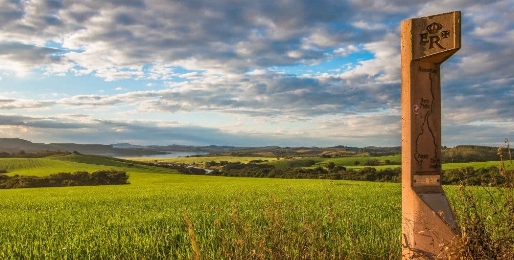 viagem de carro pela estrada real