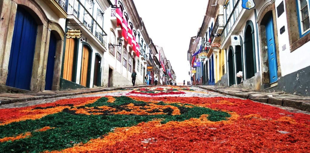 tapetes de serragem no Corpus Christi