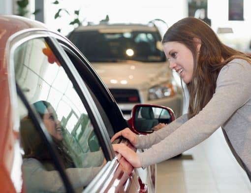 Comprar ou alugar carro: qual vale mais a pena?