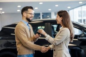 Será que vale mais a pena assinaer ou comprar carro? Foto: Reprodução