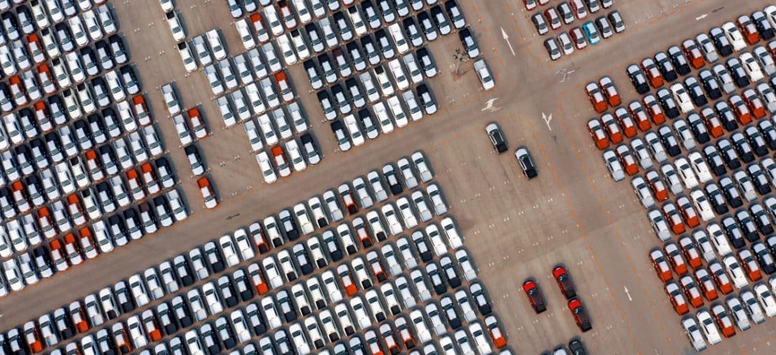 Frota própria ou terceirizada: qual é a melhor opção para a sua empresa? Confira os prós e contras de ambas as modalidades.