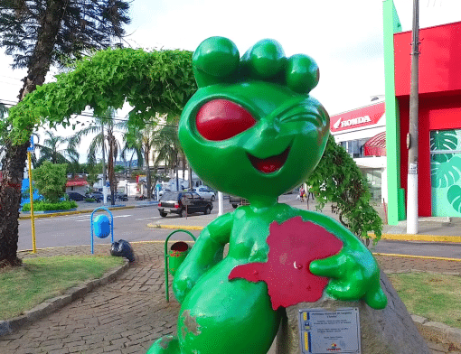 Fazer turismo em Varginha é conhecer a famosa história do ET. Foto: Prefeitura de Varginha