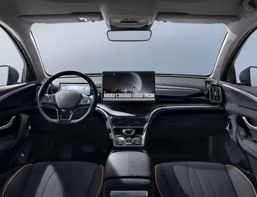 Este é o interior do BYD Song Pro, a melhor opção para carro por assinatura híbrido em BH. Foto: Reprodução/BYD