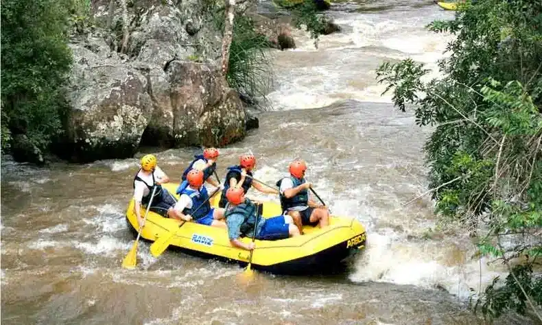 Rafting é uma das melhores opções de turismo de aventura em Extrema MG. Foto: Reprodução/EM