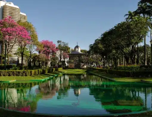 Praça da Liberdade é uma das opções para conhecer BH de graça. Foto: Reprodução/BlaBlaBlog